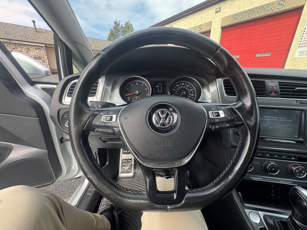 Used 2017 Volkswagen Golf Alltrack SE AWD/4WD image 36