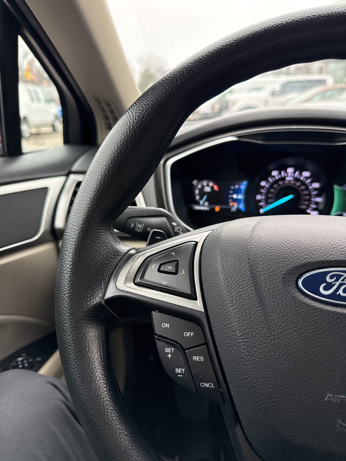 Used 2019 Ford Fusion SE image 30