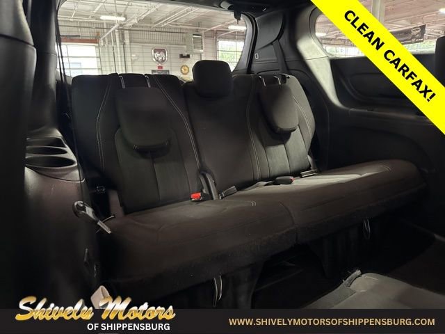 Used 2024 Chrysler Pacifica Touring image 36