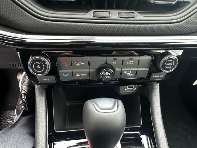 New 2026 Jeep Compass Latitude image 21