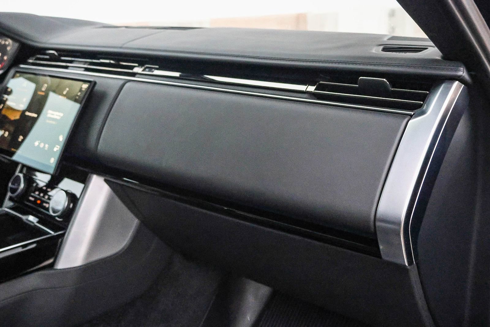 Used 2023 Land Rover Range Rover SE image 18