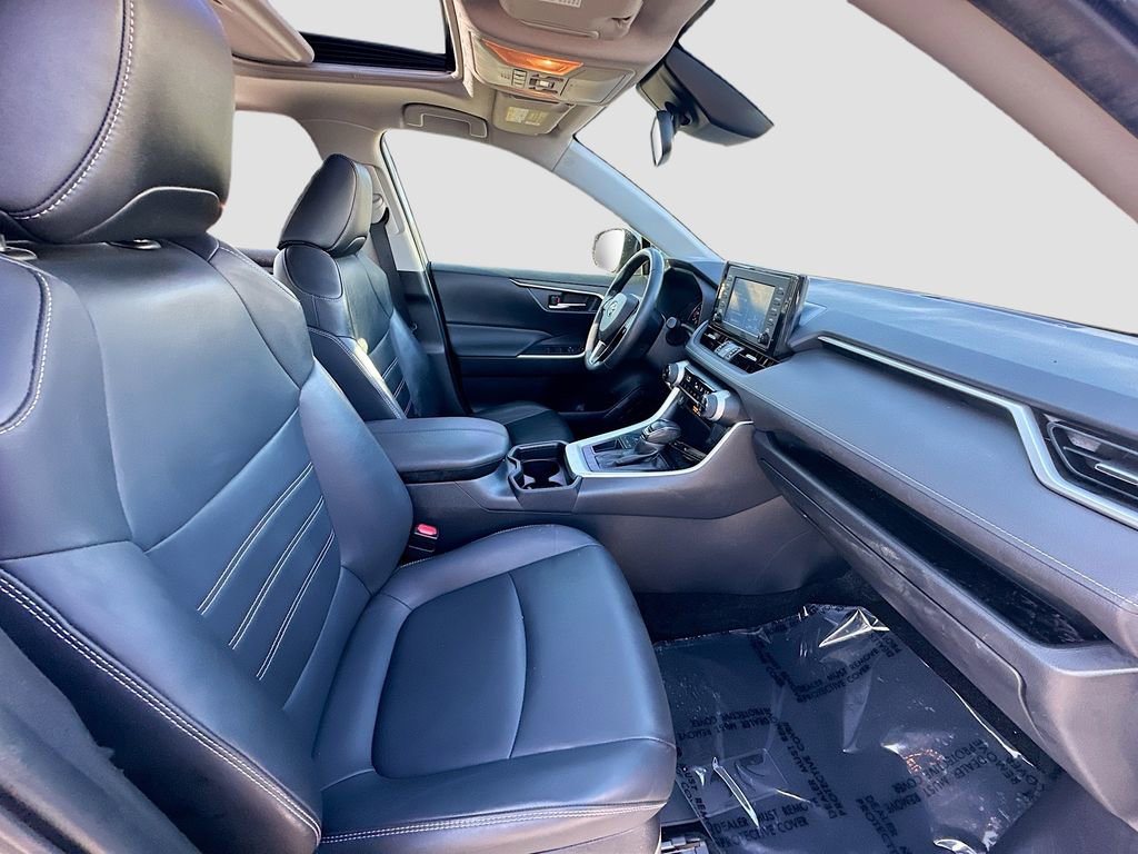 Used 2019 Toyota RAV4 XLE Premium FWD image 27