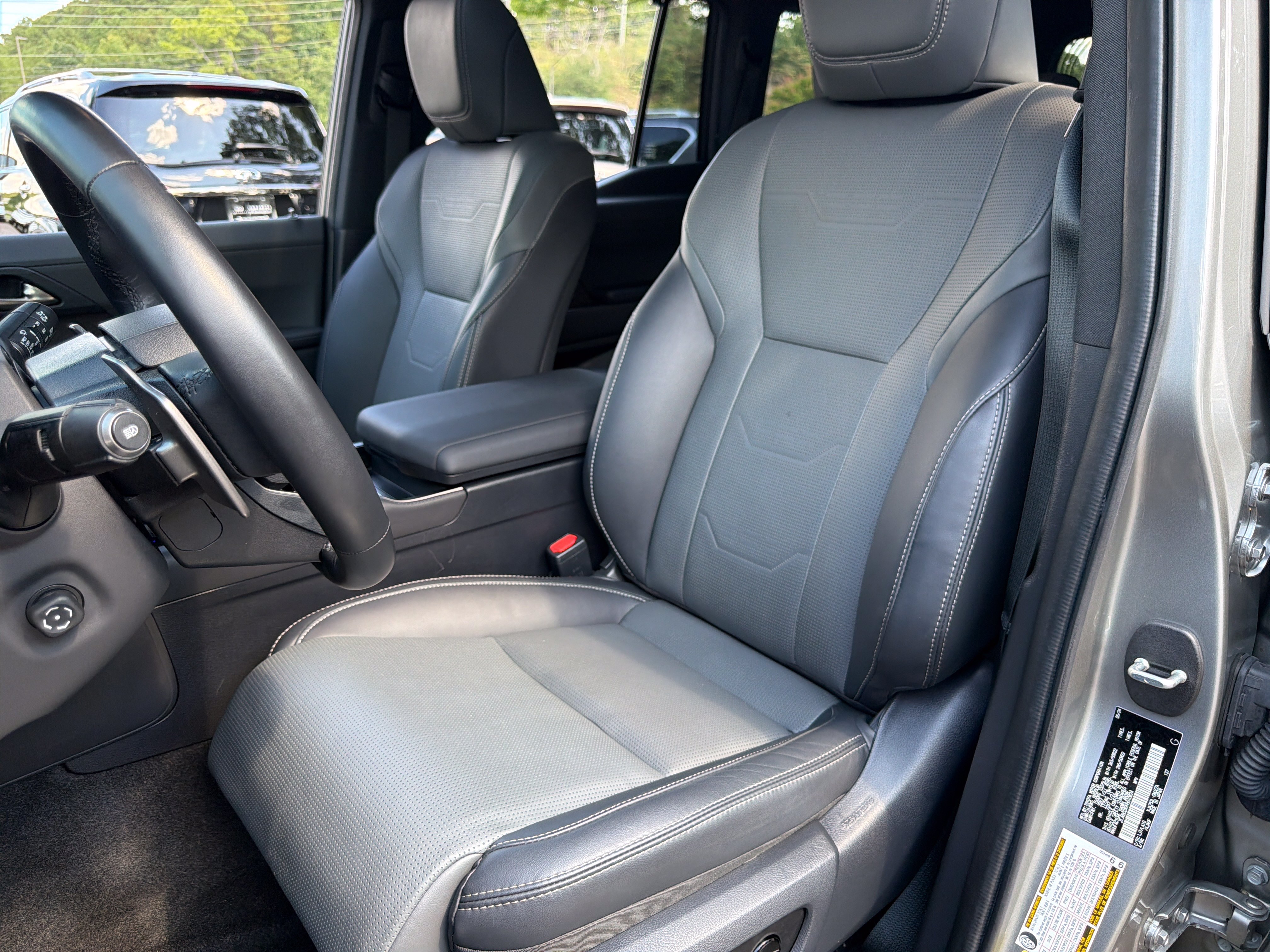Used 2024 Lexus GX 550 w/ Accessory Package (31) AWD/4WD image 30