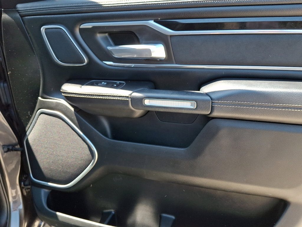 Used 2021 RAM 1500 Laramie AWD/4WD image 10