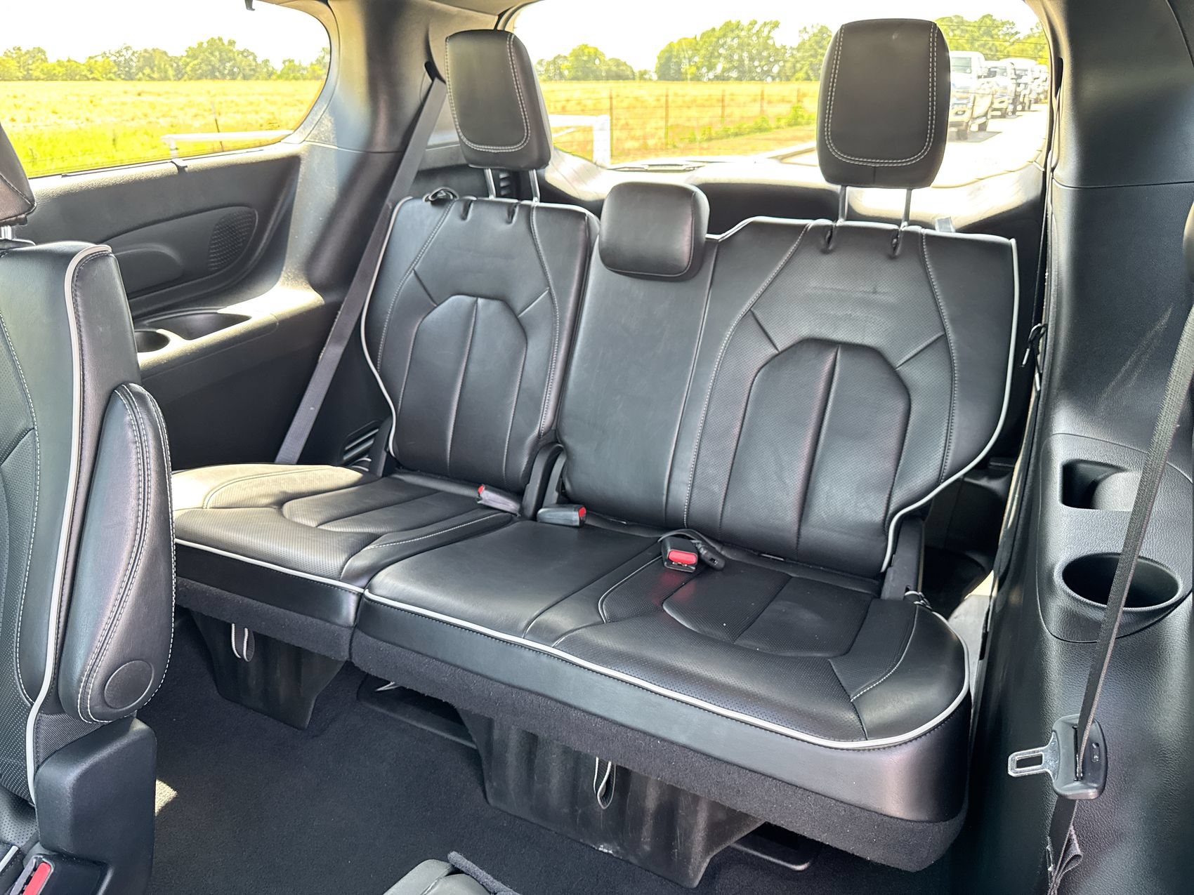 Used 2025 Chrysler Pacifica Limited FWD image 23
