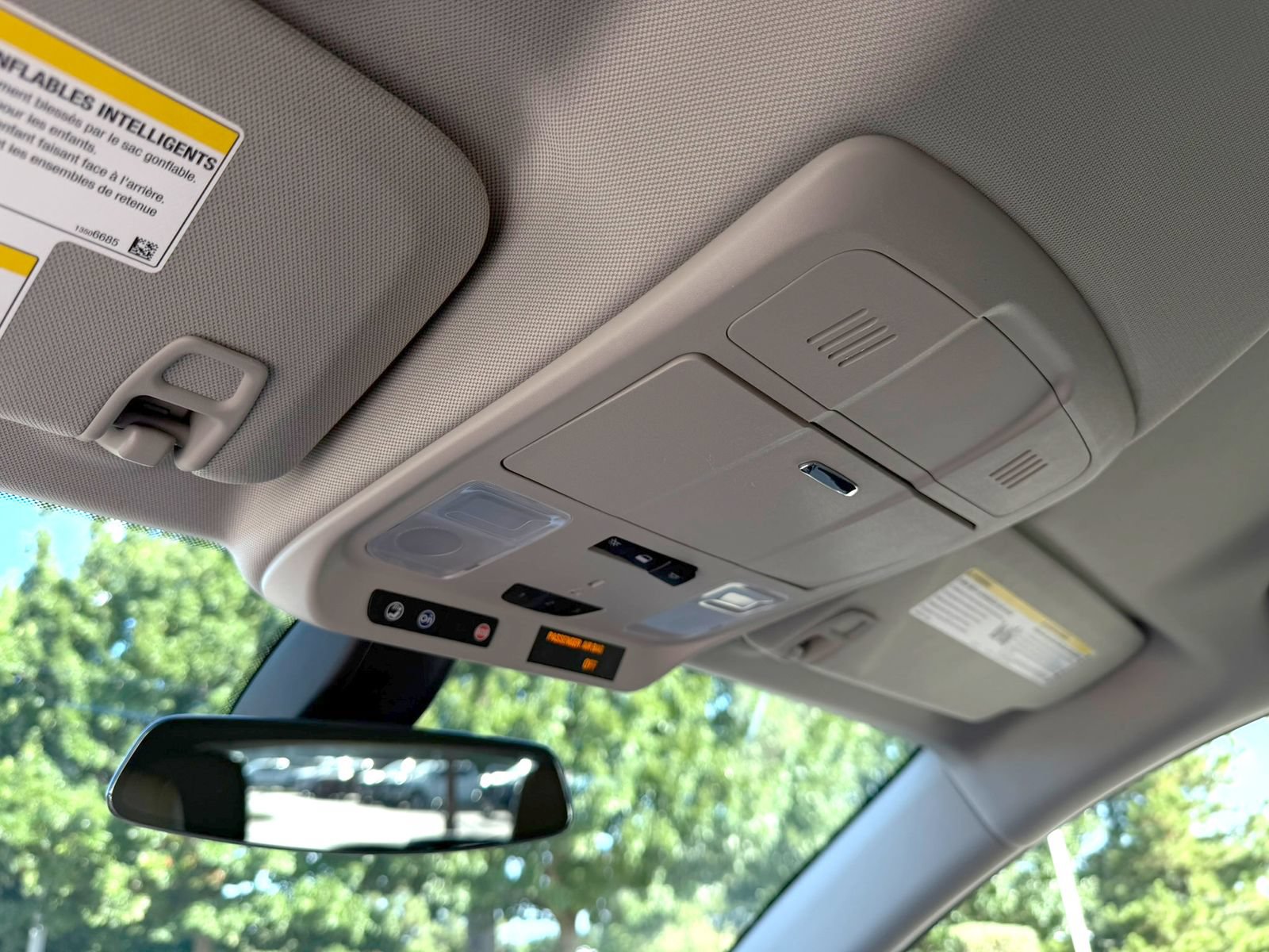 Used 2020 Buick Envision Essence FWD image 23