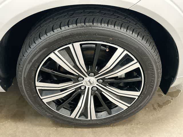 Used 2023 Volvo XC60 B5 Plus w/ Protection Package Premier AWD/4WD image 5