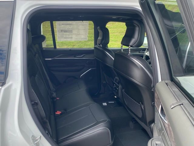 New 2025 Jeep Grand Cherokee Overland w/ Adv Protech Group III image 32