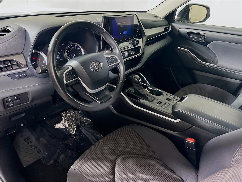 Certified 2024 Toyota Highlander LE image 10