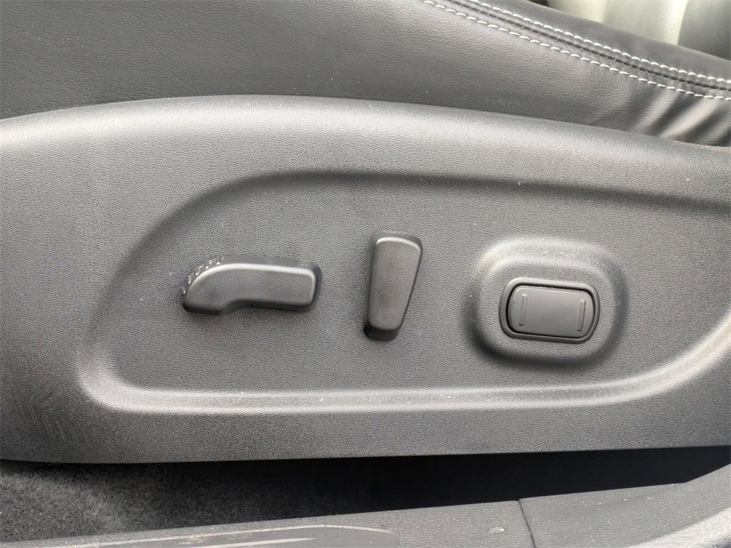 Used 2024 Nissan Murano SV w/ SV Midnight Edition Package image 16