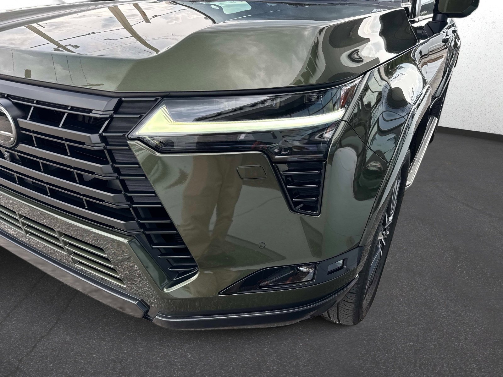Certified 2024 Lexus GX 550 w/ Accessory Package (Z1) AWD/4WD image 9