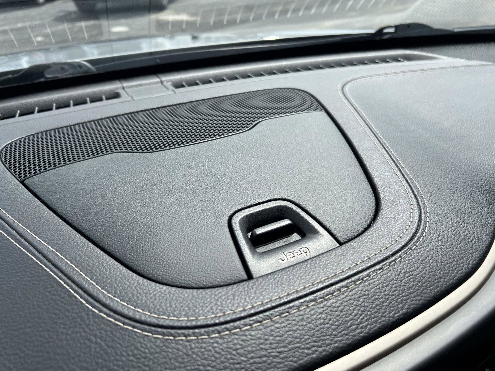 Used 2015 Jeep Cherokee Sport w/ Cold Weather Group FWD image 23