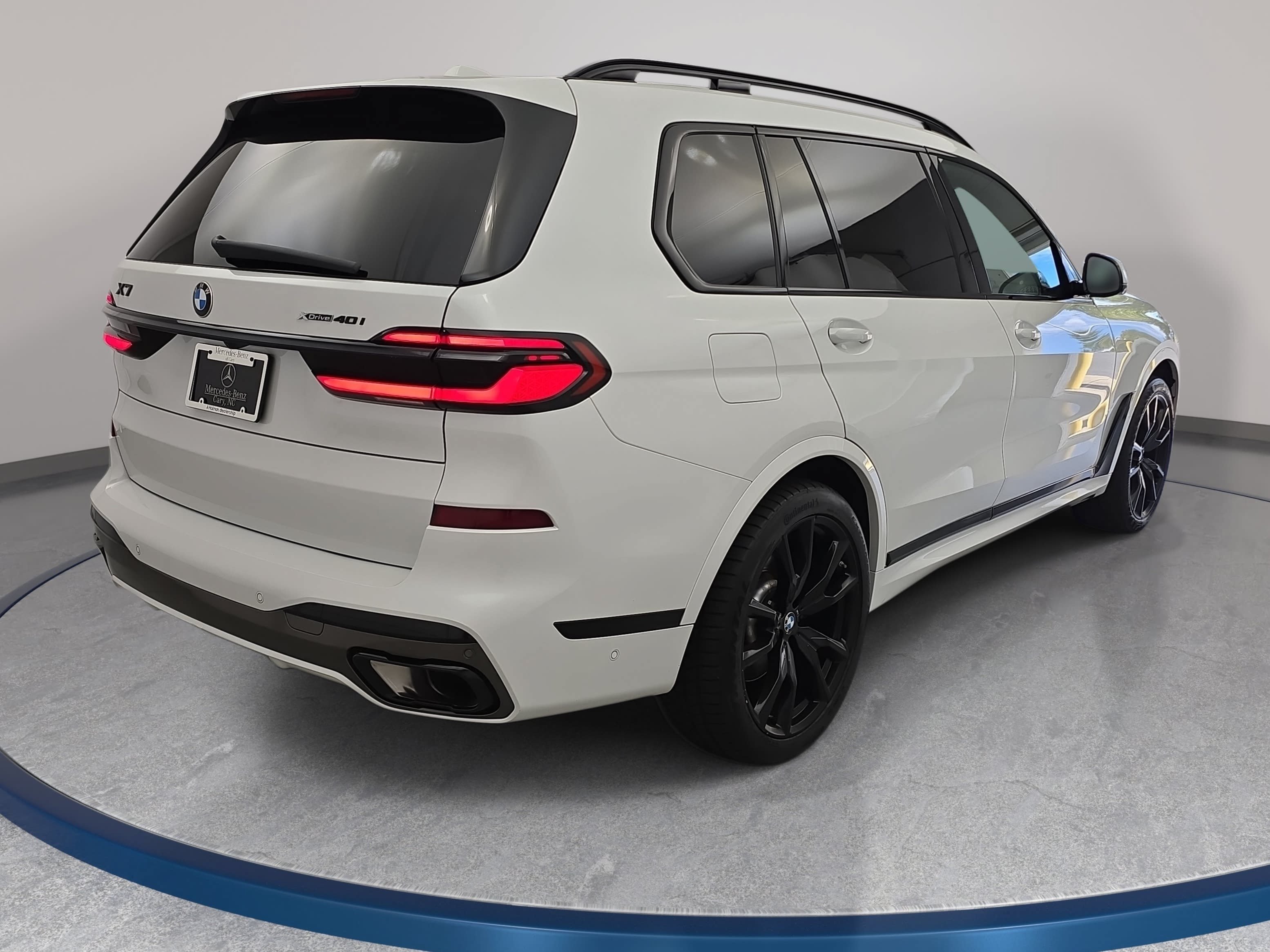 Used 2024 BMW X7 xDrive40i w/ M Sport Package AWD/4WD image 5