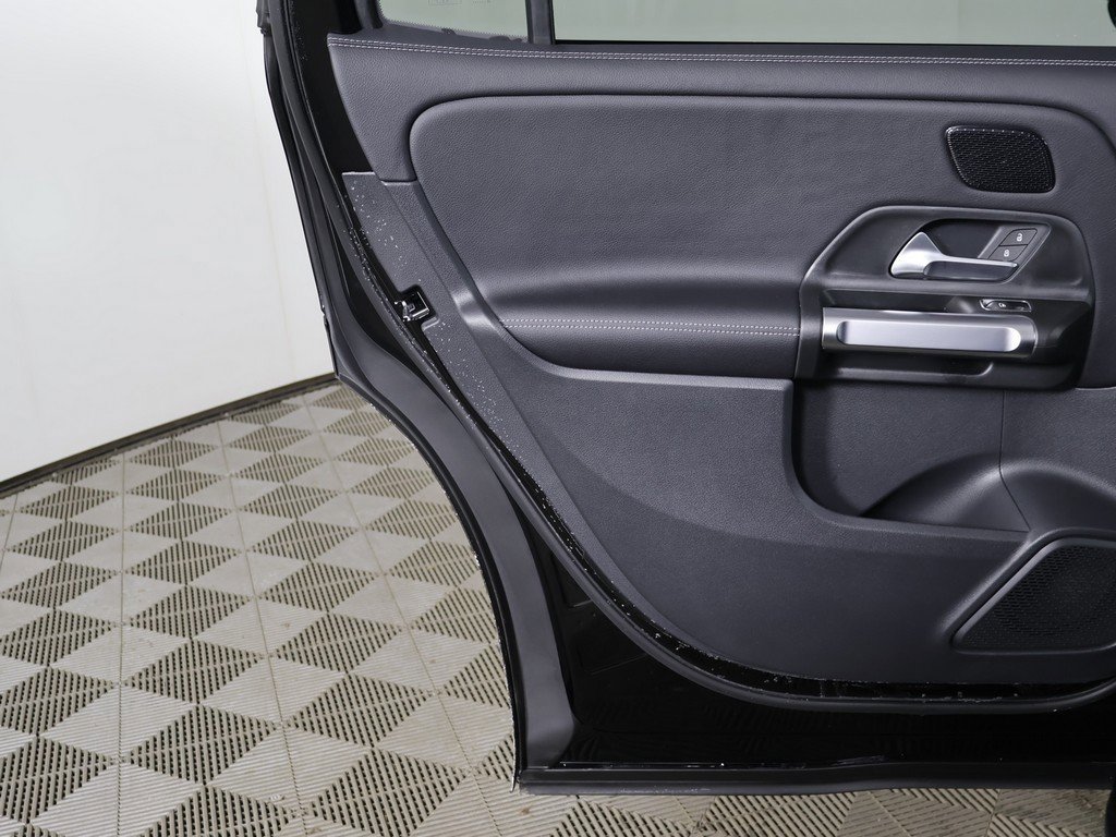 Used 2025 Mercedes-Benz GLB 250 4MATIC image 22