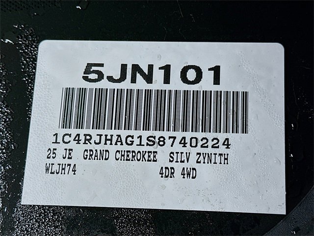 New 2025 Jeep Grand Cherokee Altitude image 24