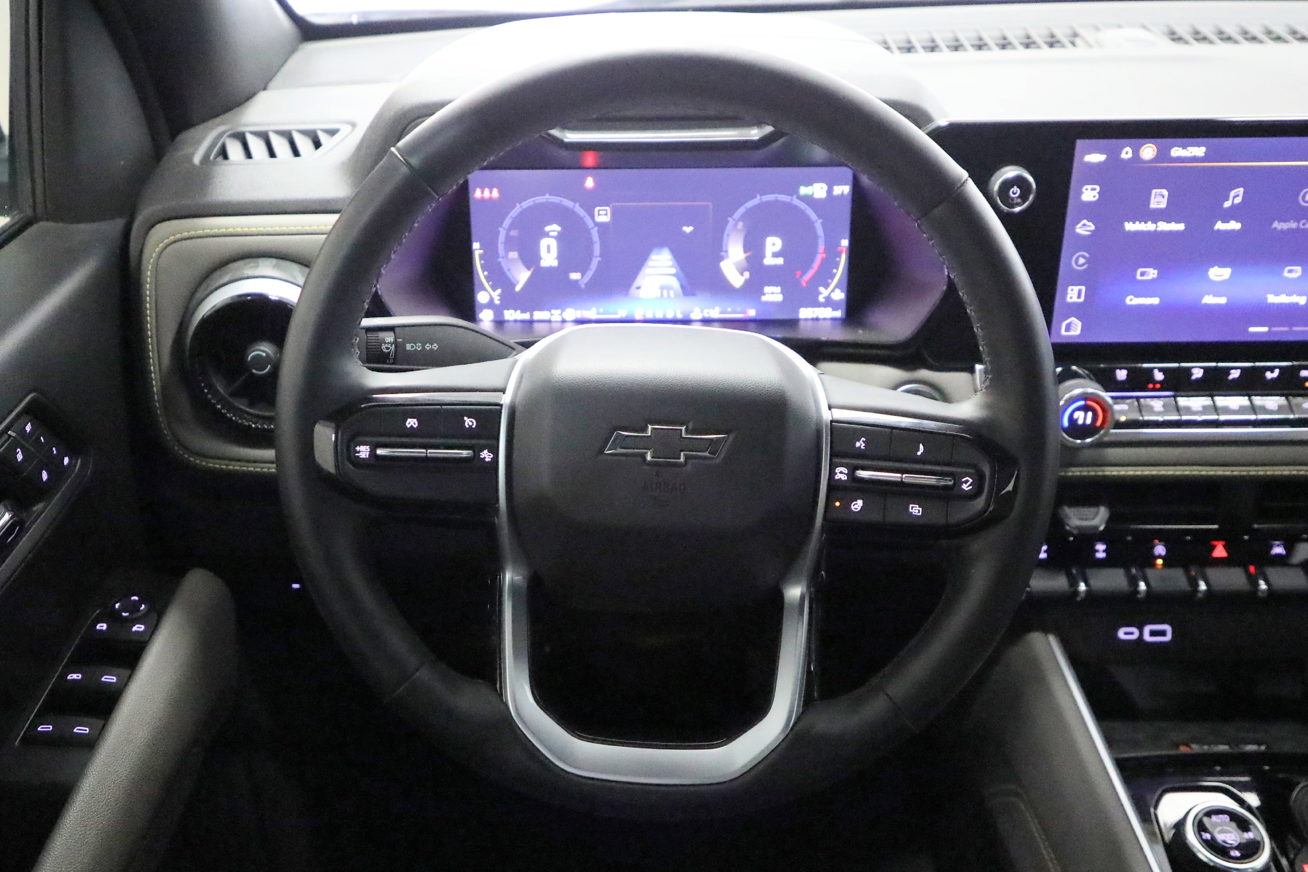 Used 2024 Chevrolet Colorado ZR2 w/ ZR2 Convenience Package III image 3