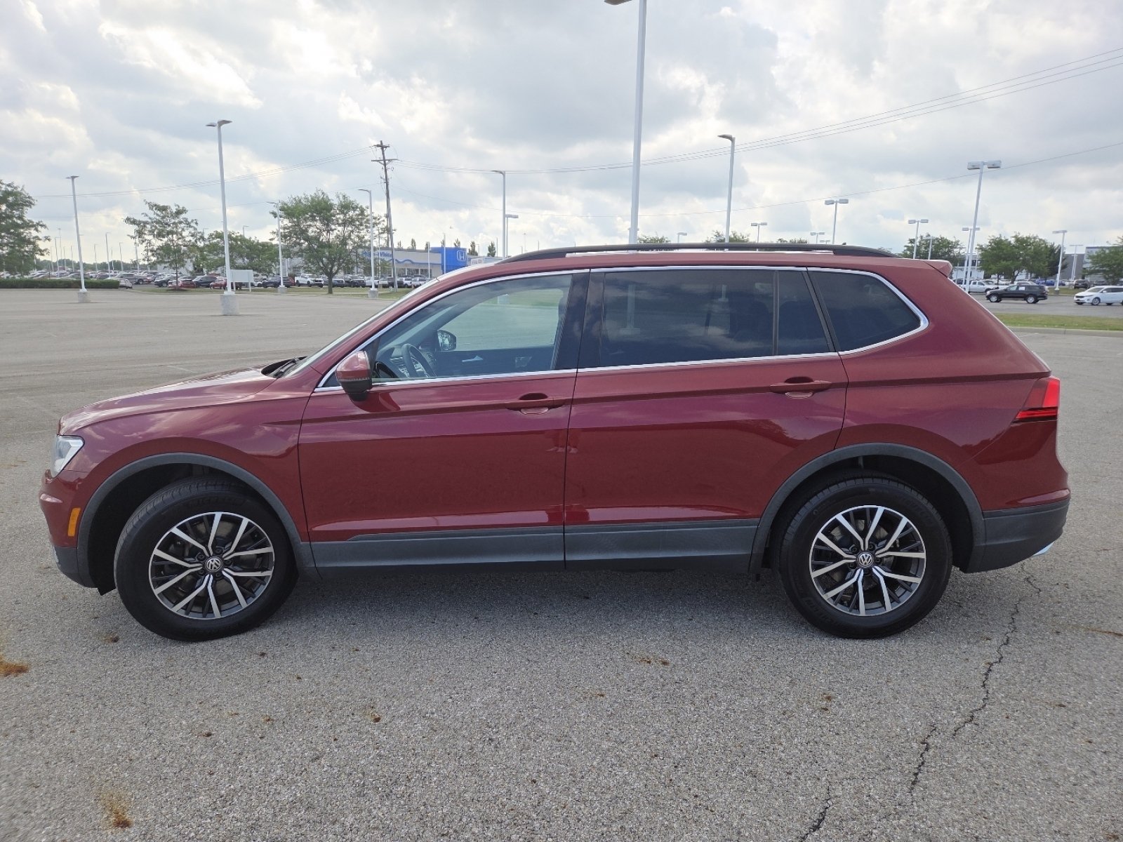Used 2019 Volkswagen Tiguan SE w/ Panoramic Sunroof Package AWD/4WD image 13
