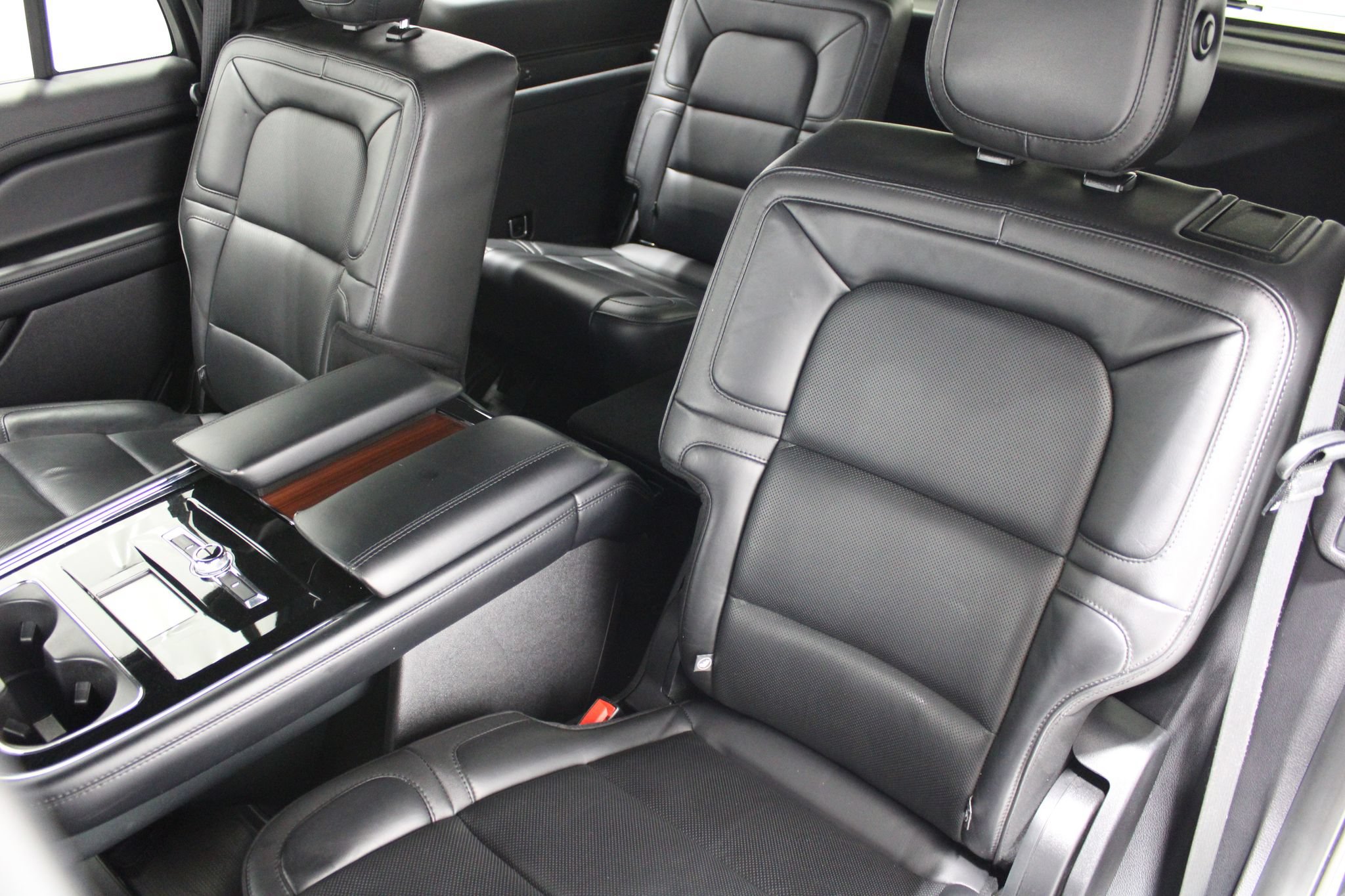 Used 2019 Lincoln Navigator Reserve AWD/4WD image 18