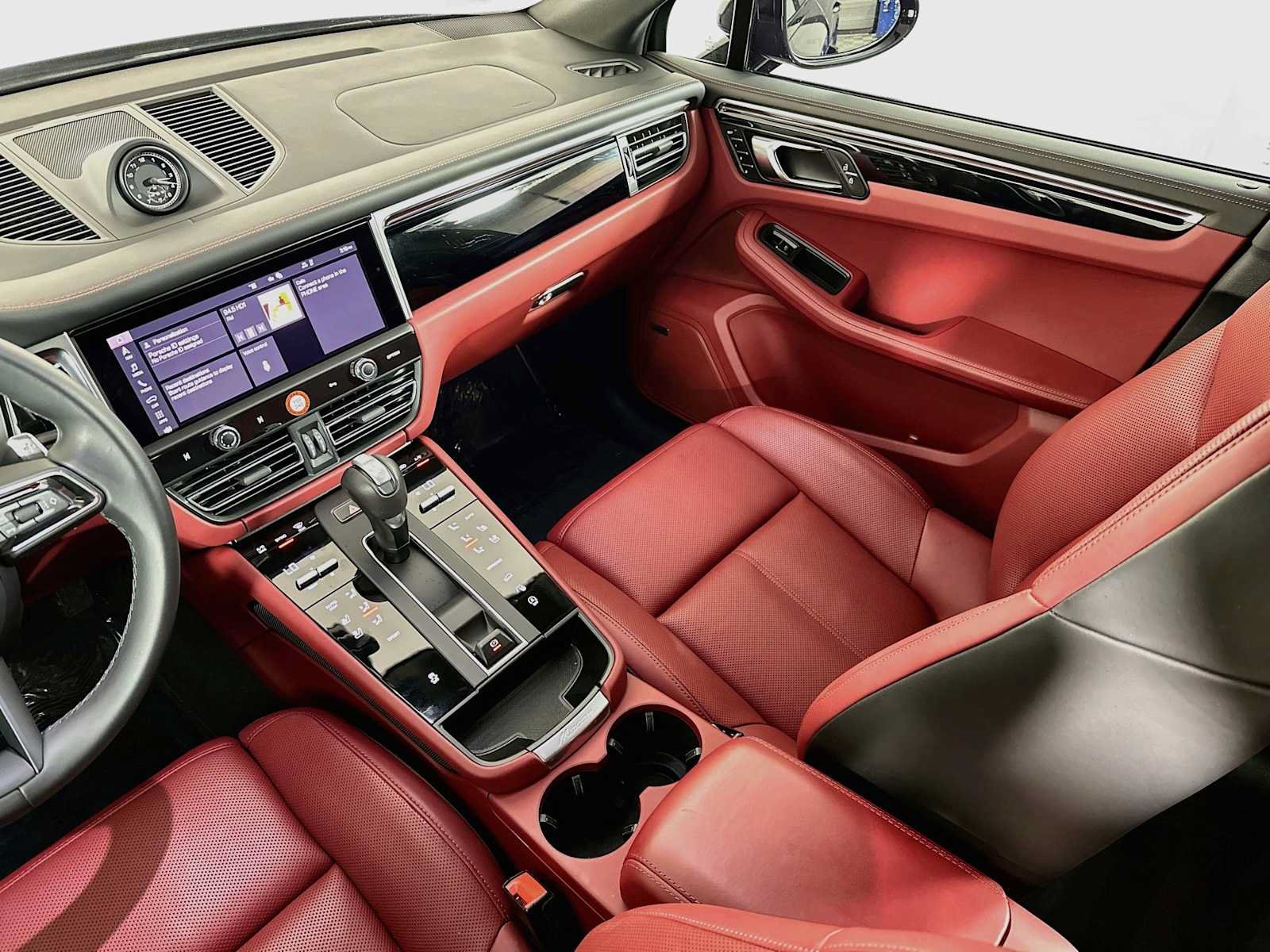Certified 2026 Porsche Macan AWD/4WD image 25