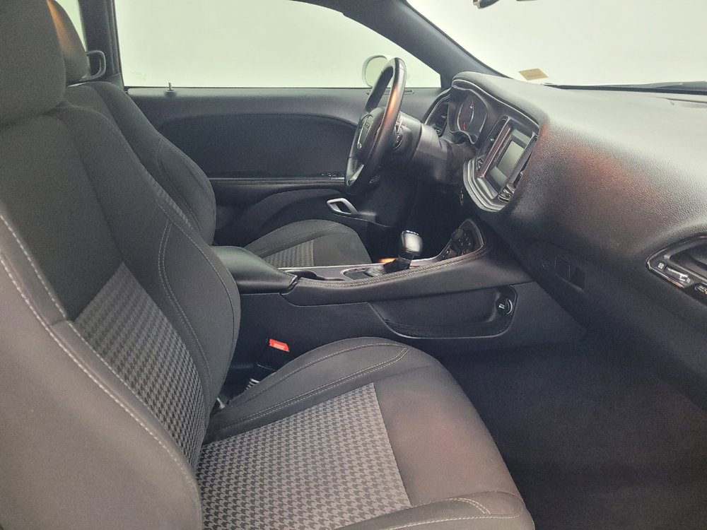 Used 2017 Dodge Challenger SXT image 21