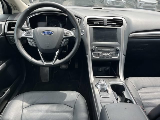 Used 2017 Ford Fusion SE w/ Fusion SE Technology Package FWD image 13