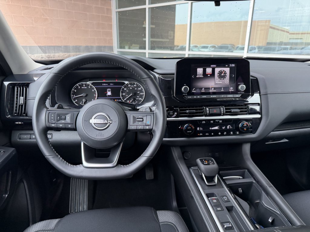 Used 2025 Nissan Pathfinder SV FWD image 16