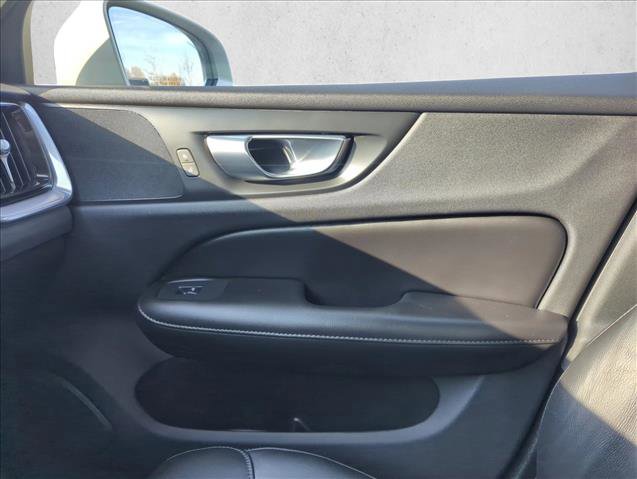 Used 2020 Volvo S60 T6 Momentum image 25