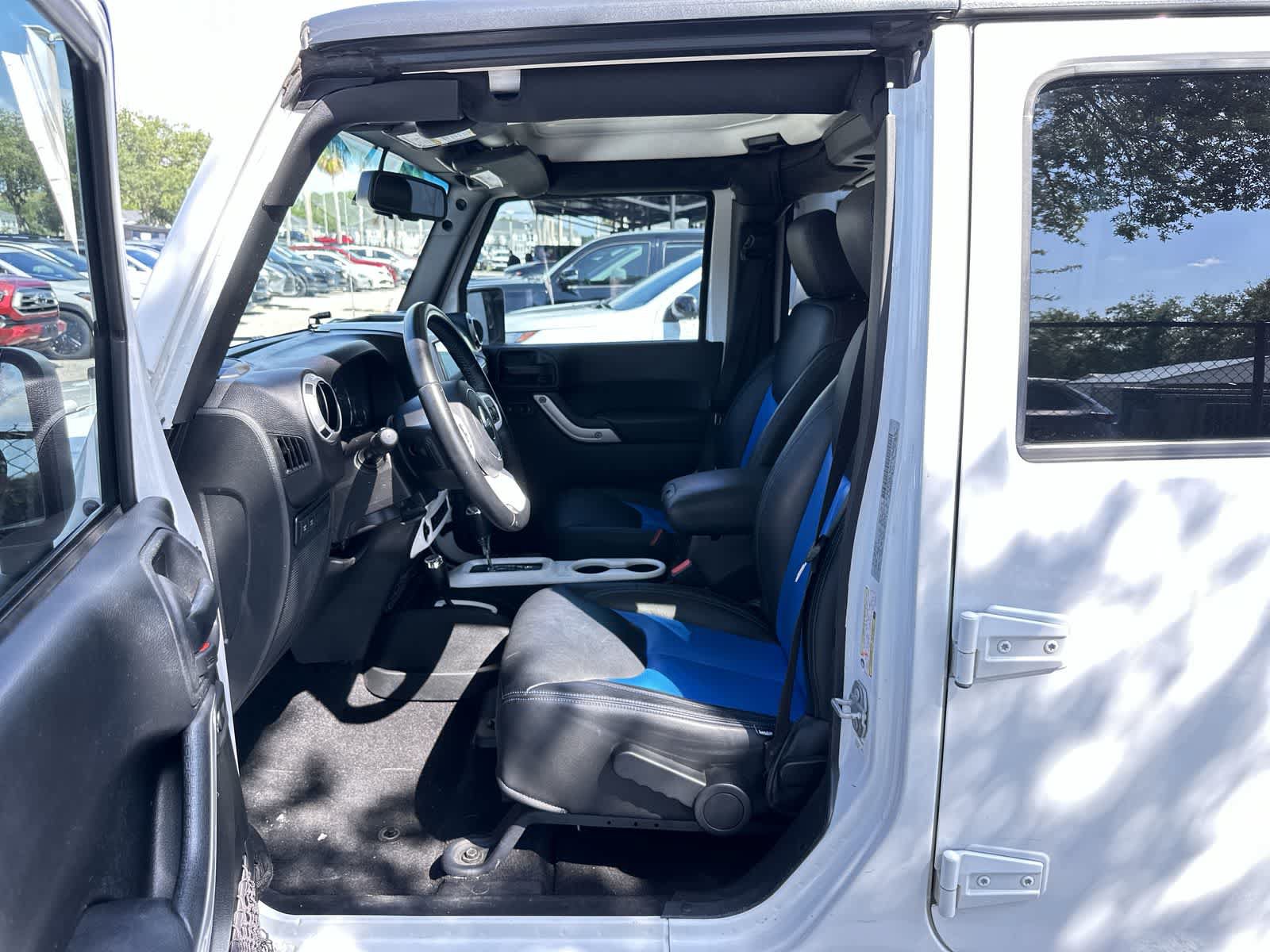 Used 2017 Jeep Wrangler Unlimited Rubicon w/ Connectivity Group AWD/4WD image 2