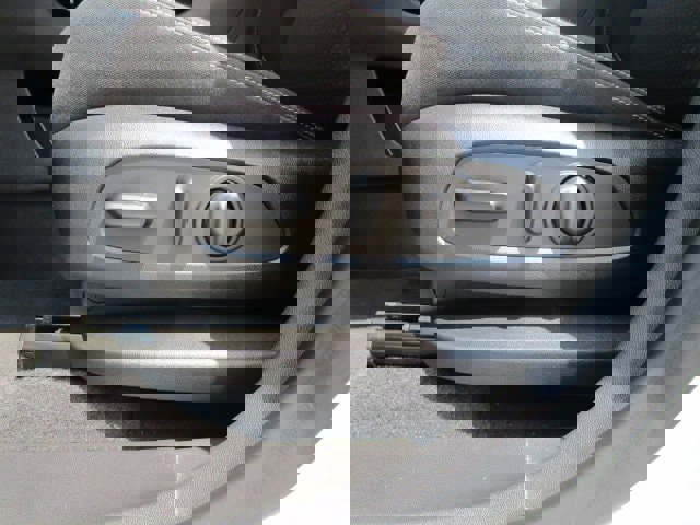 Used 2023 GMC Terrain SLE w/ Driver Convenience Package image 12