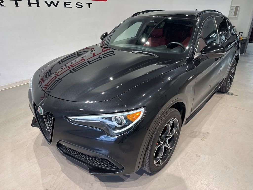 Used 2023 Alfa Romeo Stelvio Veloce image 9