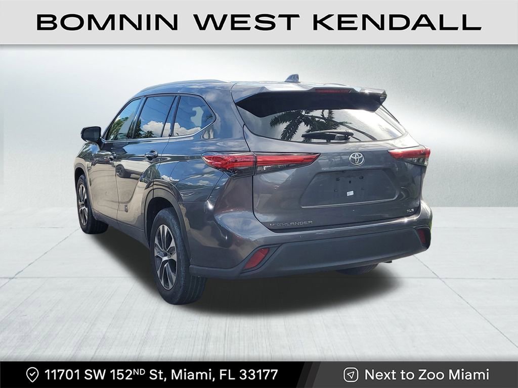Used 2022 Toyota Highlander XLE image 4