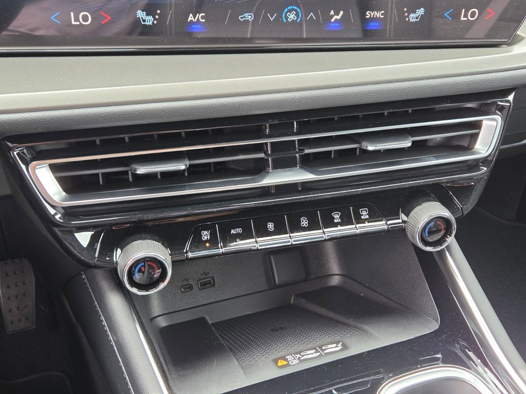 New 2026 Chevrolet Traverse LT w/ Sun and Wheel Package FWD image 15