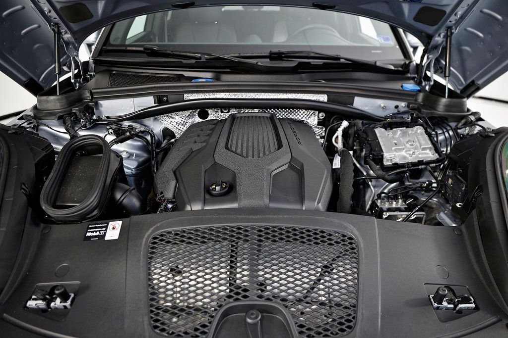 Certified 2025 Porsche Macan image 33