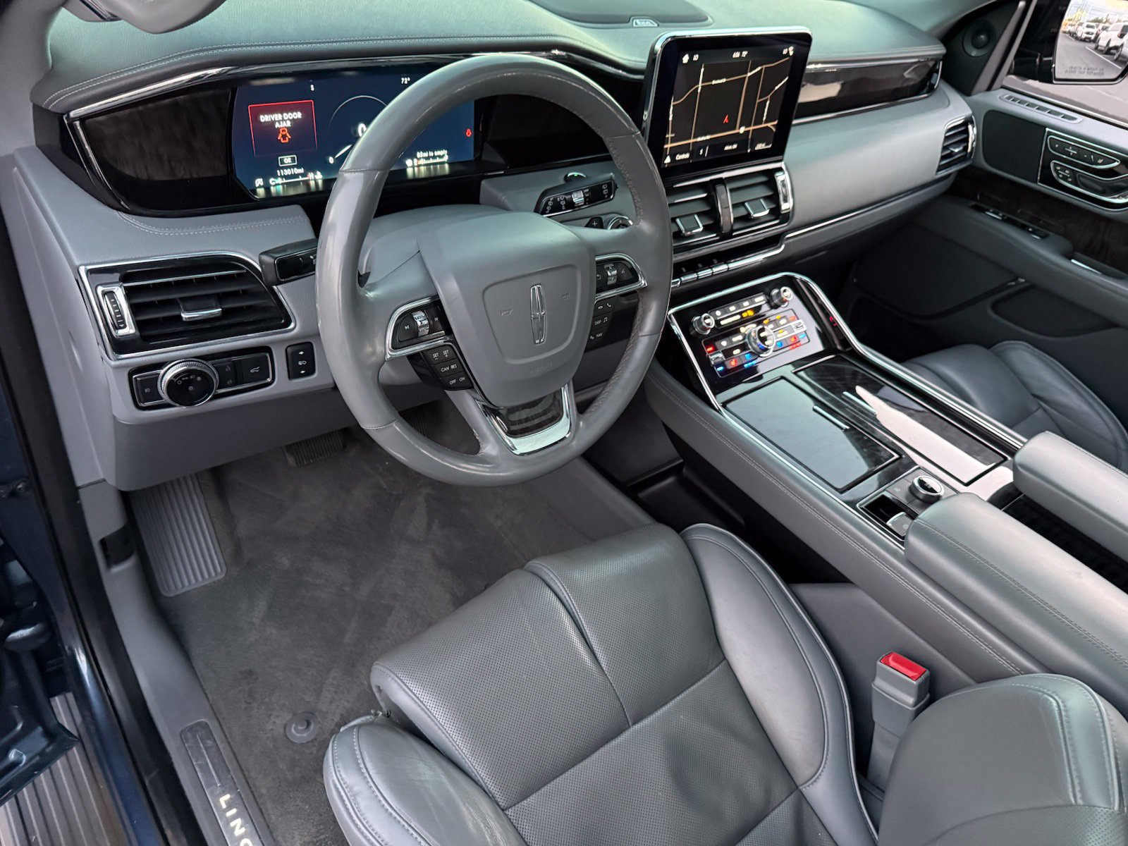 Used 2018 Lincoln Navigator Select RWD image 12