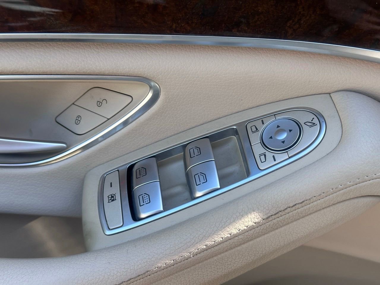 Used 2015 Mercedes-Benz S 550 Sedan image 26