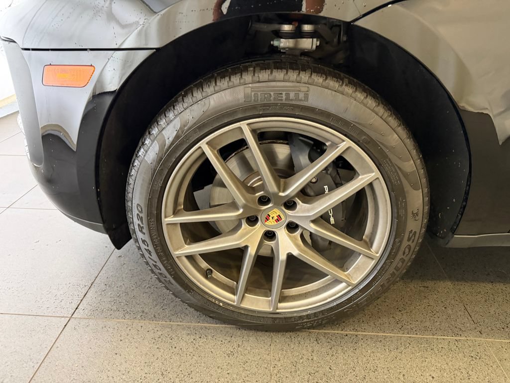 Certified 2026 Porsche Macan AWD/4WD image 10