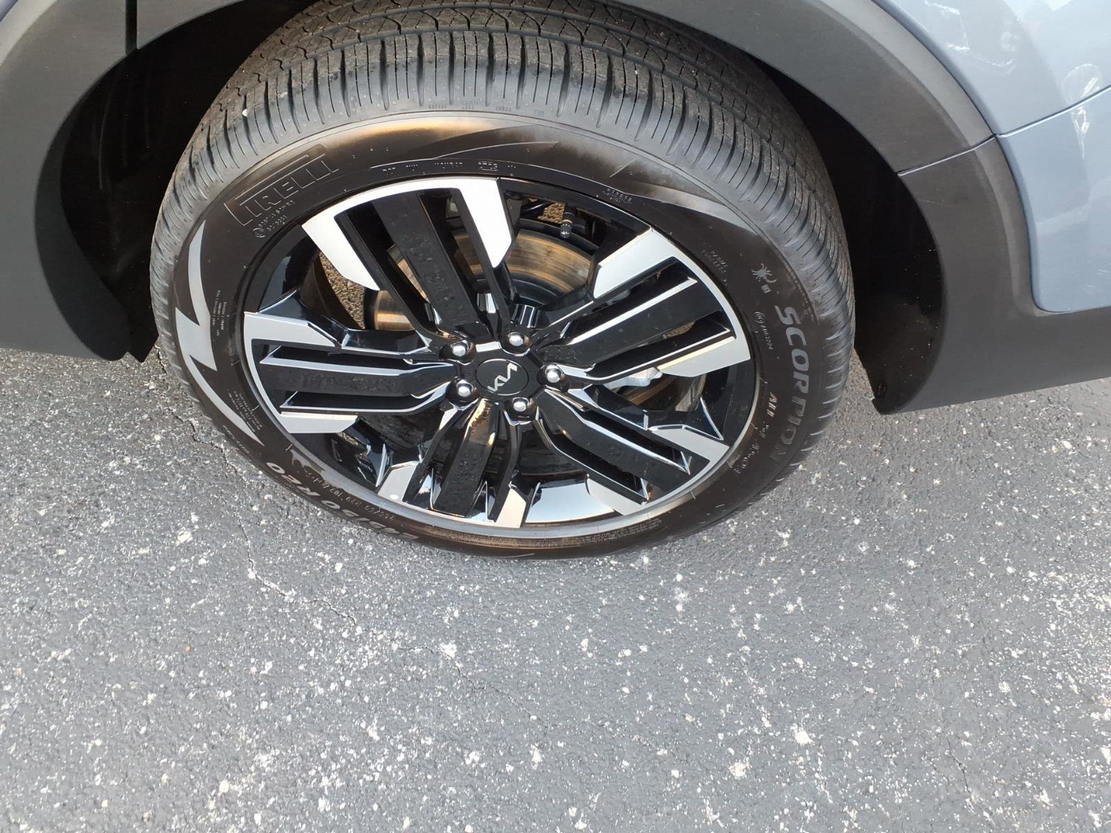 Used 2025 Kia Telluride SX image 8