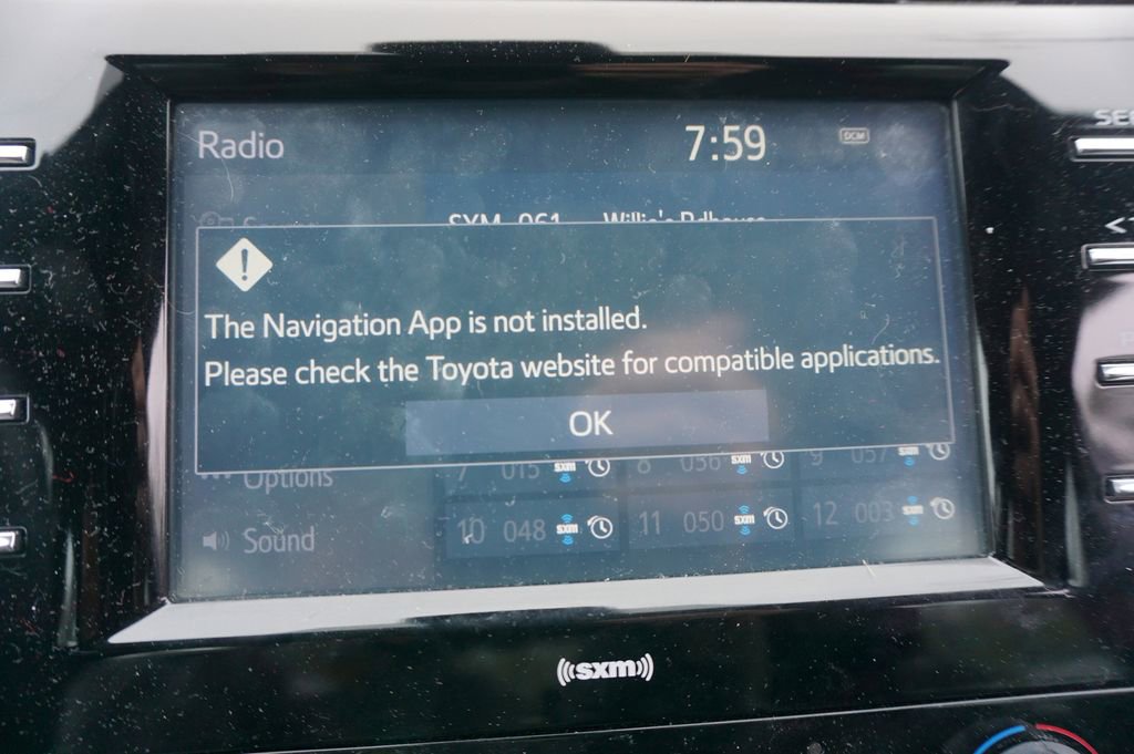 Used 2020 Toyota Camry LE image 11