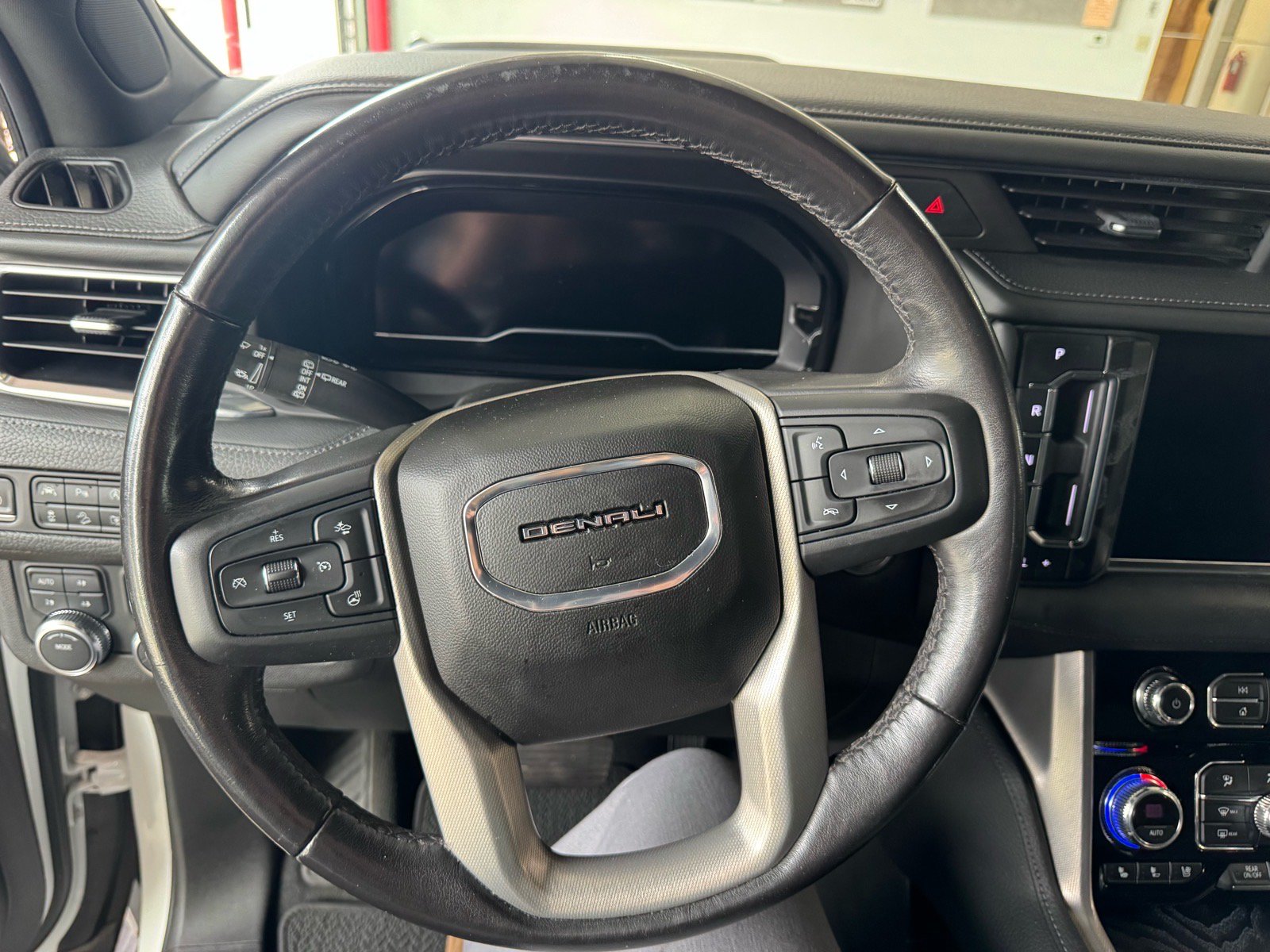 Used 2022 GMC Yukon XL Denali w/ Max Trailering Package AWD/4WD image 22