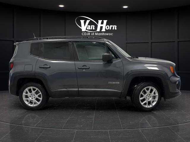 Used 2022 Jeep Renegade Latitude image 2