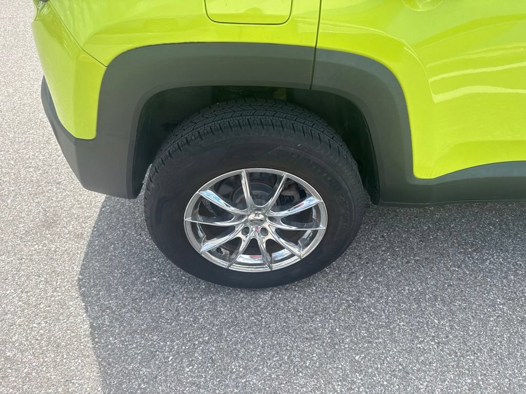 Used 2017 Jeep Renegade Altitude FWD image 9