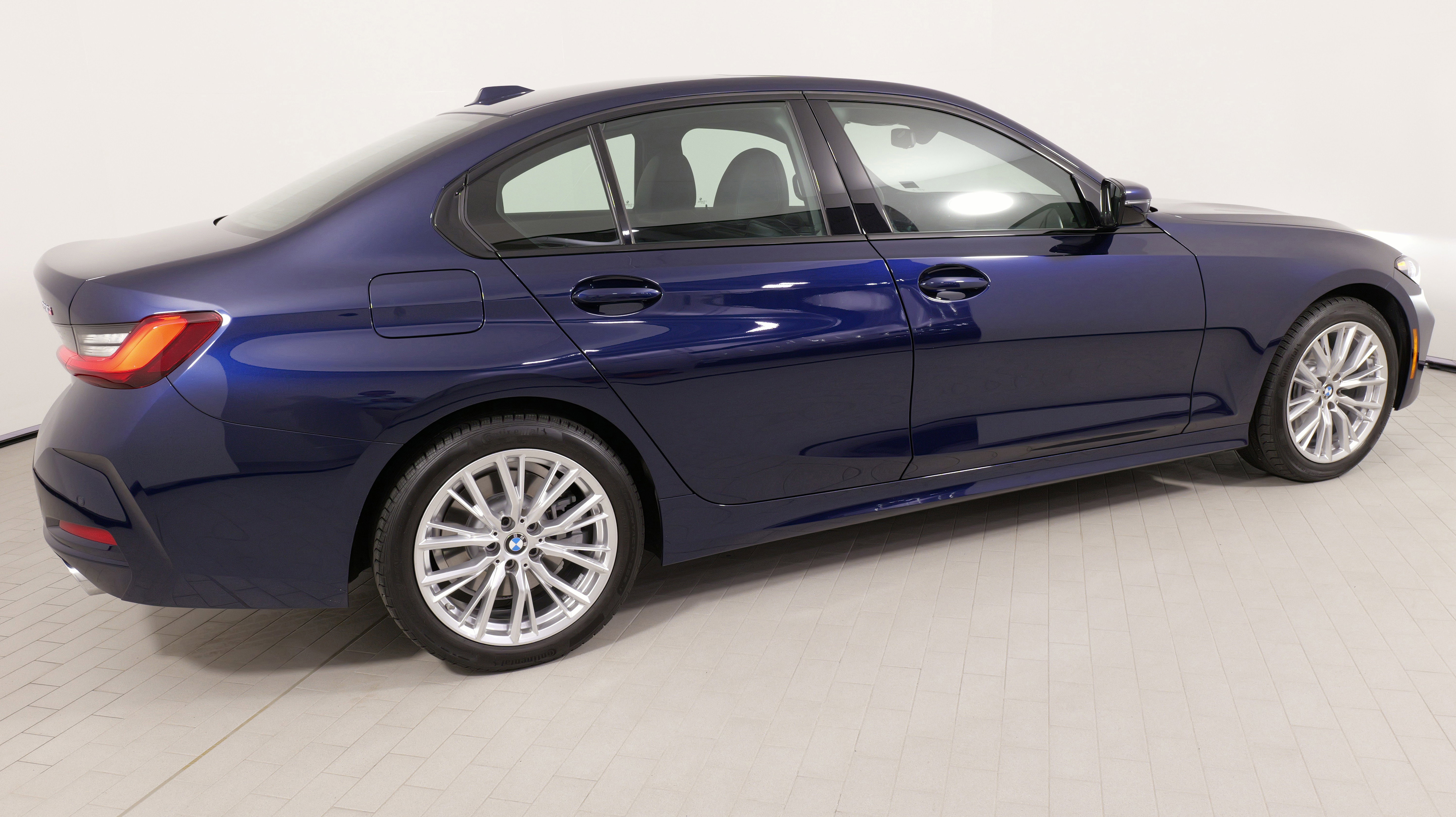 Used 2023 BMW 330i xDrive Sedan w/ Driving Assistance Package image 10