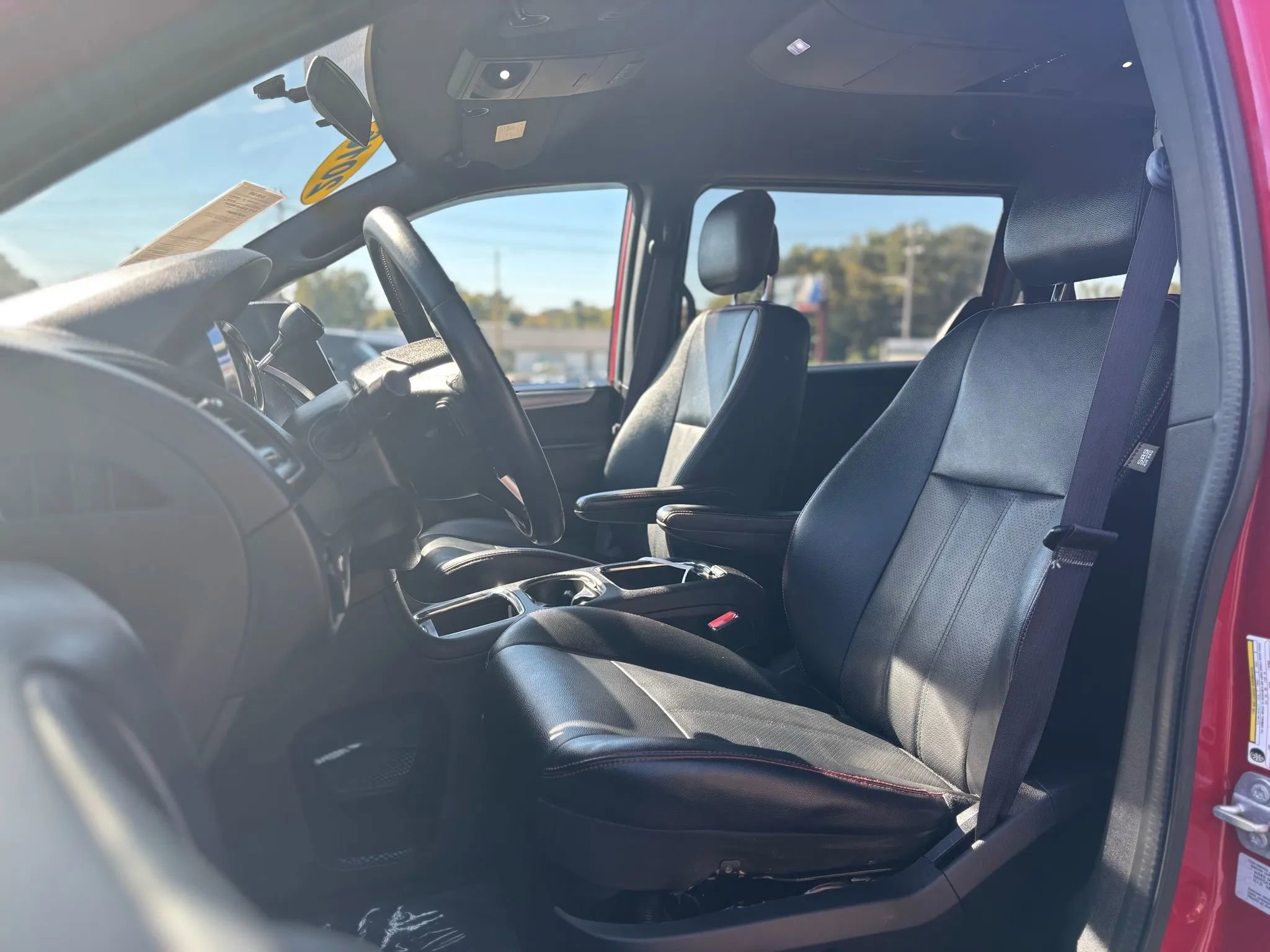 Used 2016 Dodge Grand Caravan R/T image 9