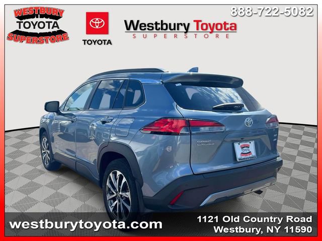Used 2023 Toyota Corolla Cross XLE w/ Convenience Package image 11