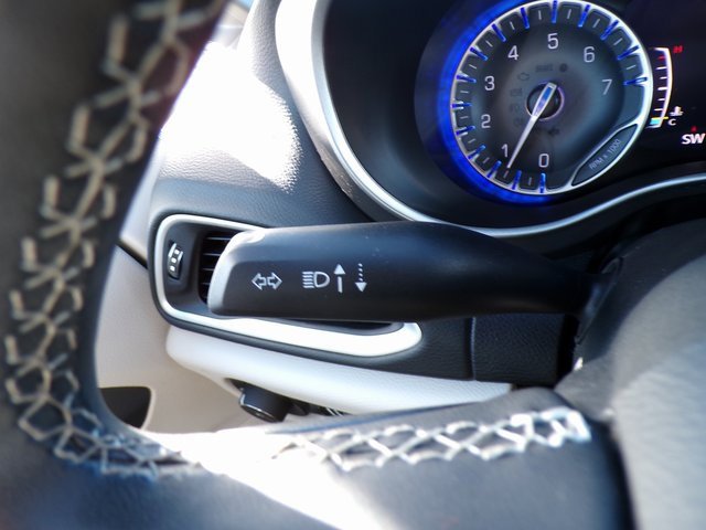 Used 2024 Chrysler Pacifica Touring-L image 19