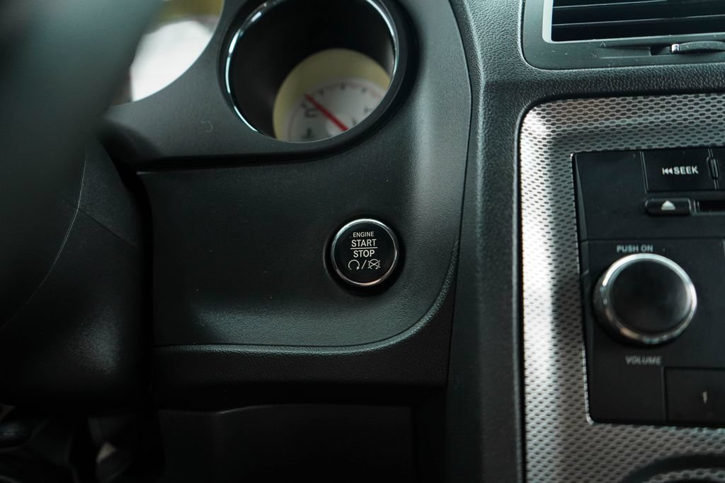 Used 2014 Dodge Challenger R/T RWD image 28