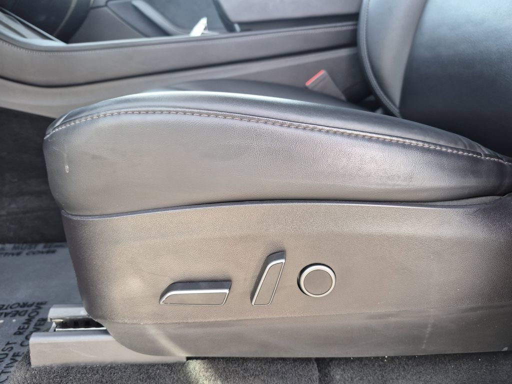 Used 2021 Tesla Model Y Long Range image 11