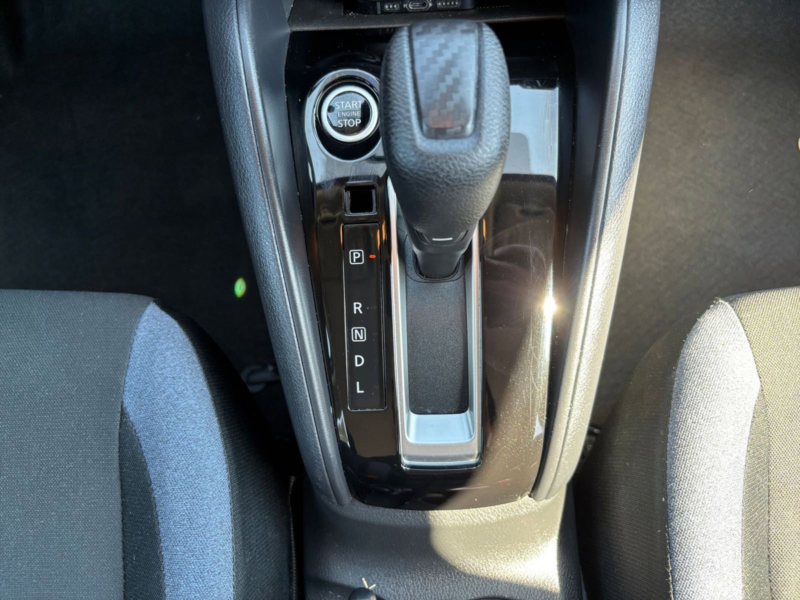 Used 2025 Nissan Versa SV image 39