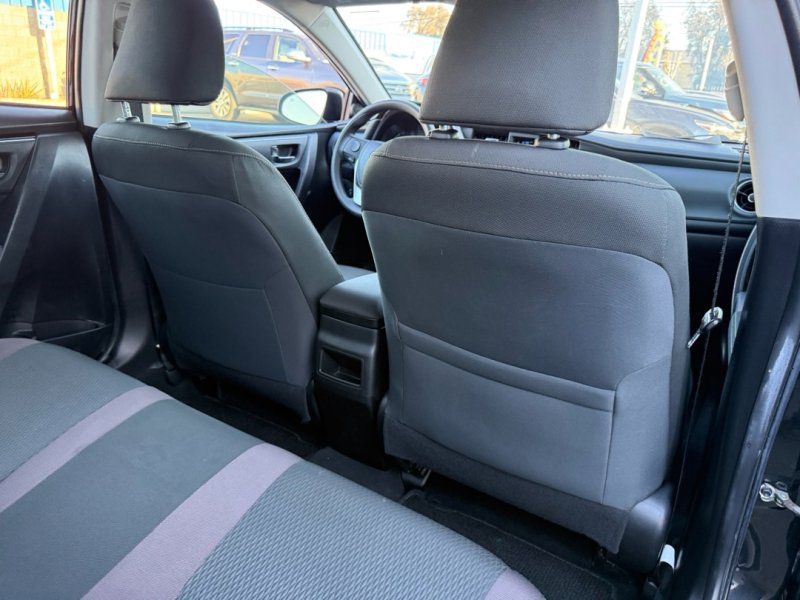 Used 2018 Toyota Corolla LE FWD image 21