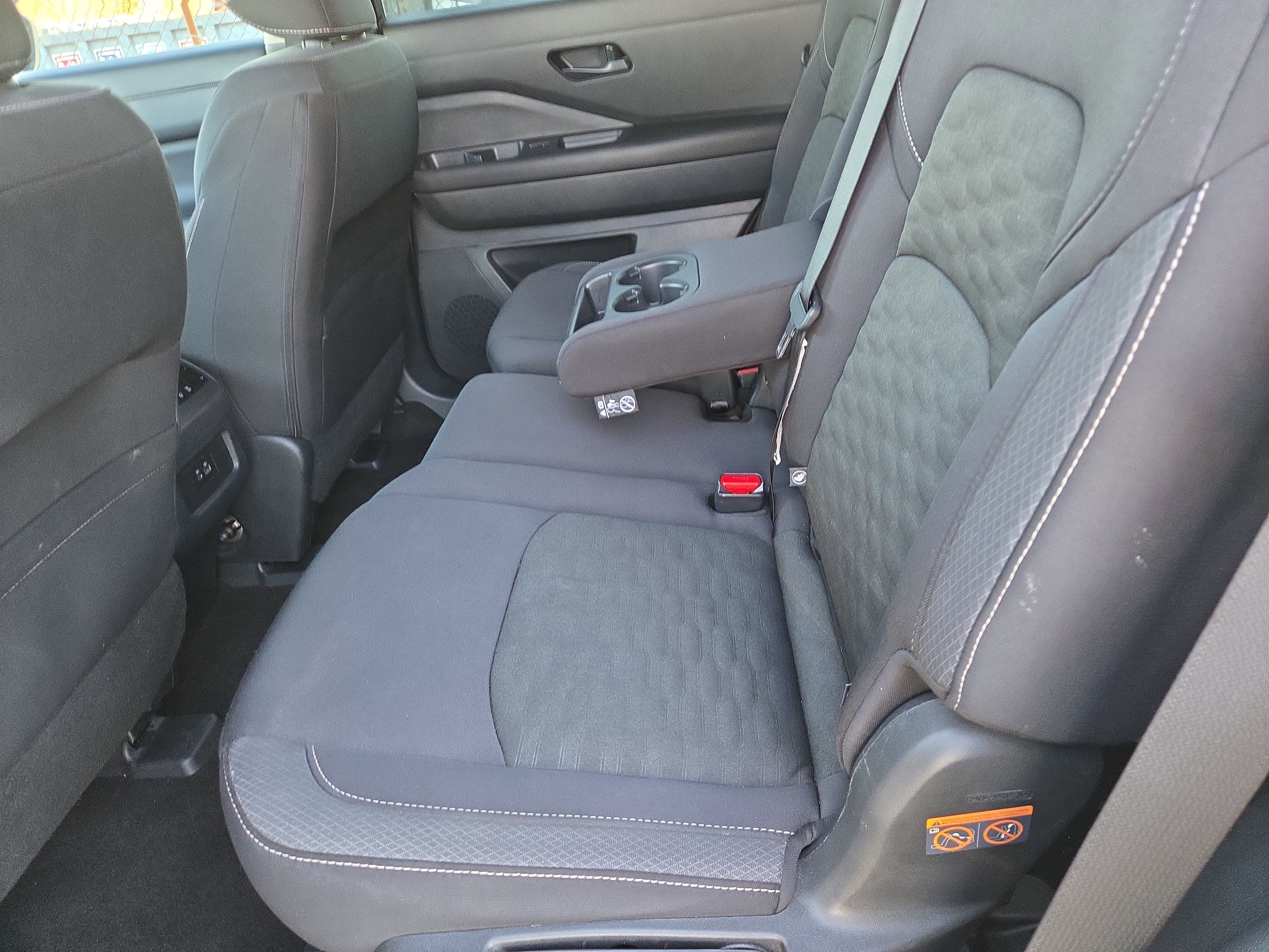 Used 2024 Nissan Pathfinder SV image 7